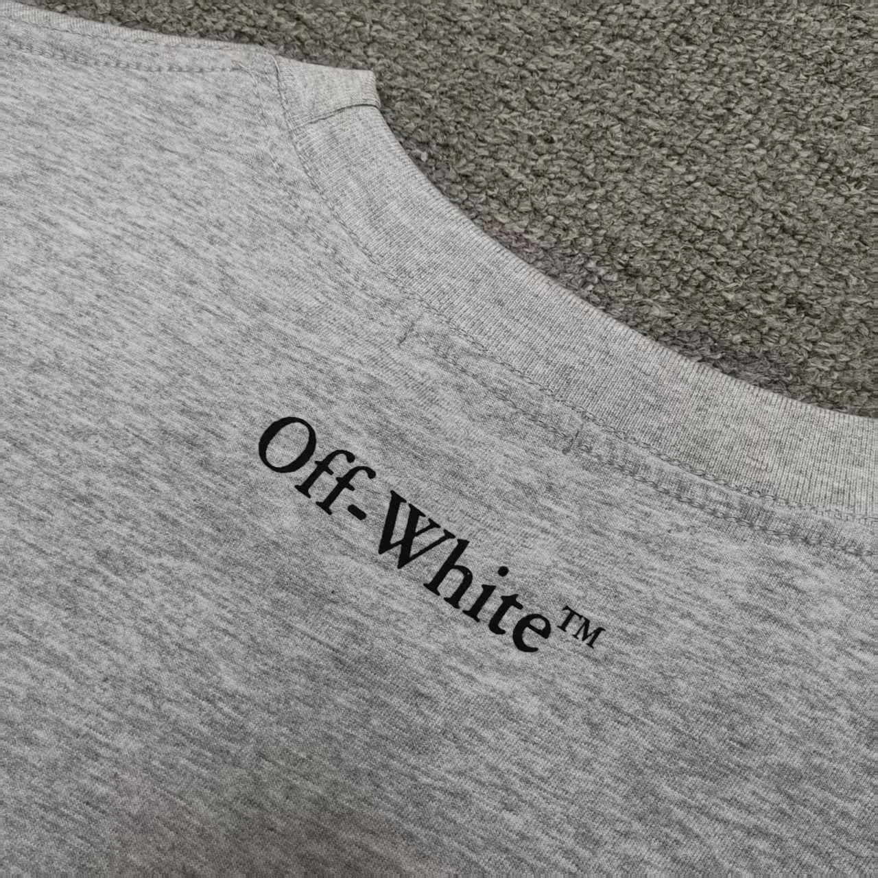 The top proven version OFF-WHI* 25SS new printed short-sleeves, loose fit, the same style for male and female couples stars. American designer Virgil Abloh founded the luxury street brand Off-White based on the pop culture of the younger generation. Walking between street culture and high-end fashion, contemporary elements are used to interpret youth culture, and fine workmanship is used to interpret trendy clothing. Photos, paintings and eye-catching graphic printing are all sources of inspiration for the designer. 32 counts of 260g double yarn pure cotton fabric, the printing uses Kornit digital direct injection technology, and the picture is clear. The white glue base ensures the firmness of the printing, and machine washing is stress-free - 1:1 original mold opening, ZP development, perfectly restored to the original version, produced by a large factory, not produced by a small factory on the market, fine wiring, top-notch craftsmanship, welcome to compare - A full set of customized accessories for collar labels, hang tags, and wash water labels - Exclusive logo packaging - No matter age, body shape or gender, it is very suitable for both men and women. All details are real photos, buy with confidence. Color: black, white gray Size: S-XL P;120